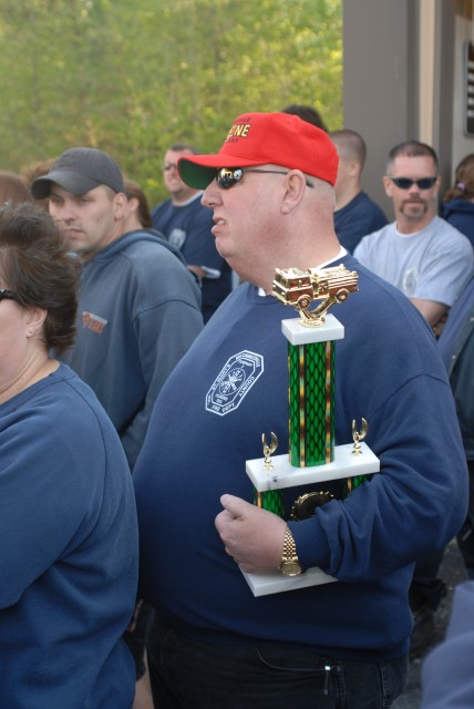 &quot;Big Daddy&quot; holding on to Engine 22-4's trophy at the 2007 SMVFA Parade